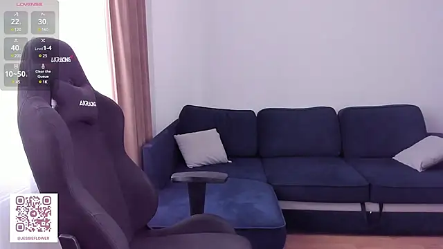 Snapshot of JessieFlower chatting on December 13, 7:25 am JessieFlower online show from December 13, 7:25 am