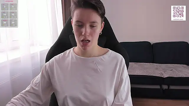 Snapshot of JessieFlower chatting on February 12, 7:44 am JessieFlower online show from February 12, 7:44 am