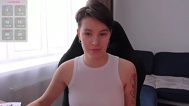 Snapshot of JessieFlower chatting on December 19, 8:43 am JessieFlower online show from December 19, 8:43 am