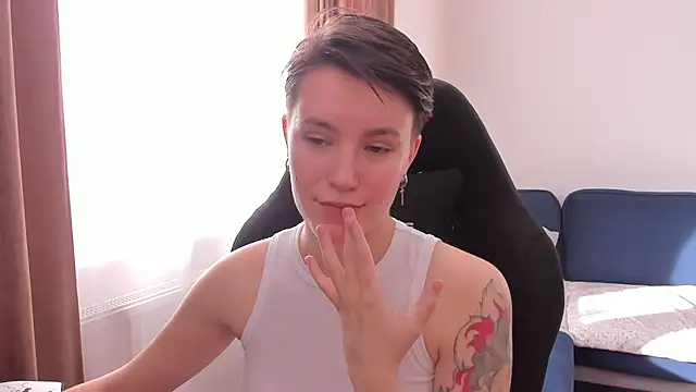 Snapshot of JessieFlower chatting on February 5, 8:19 am JessieFlower online show from February 5, 8:19 am