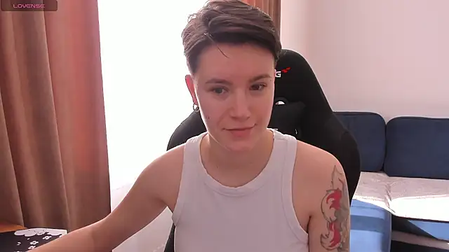 Snapshot of JessieFlower chatting on February 27, 8:36 am JessieFlower online show from February 27, 8:36 am