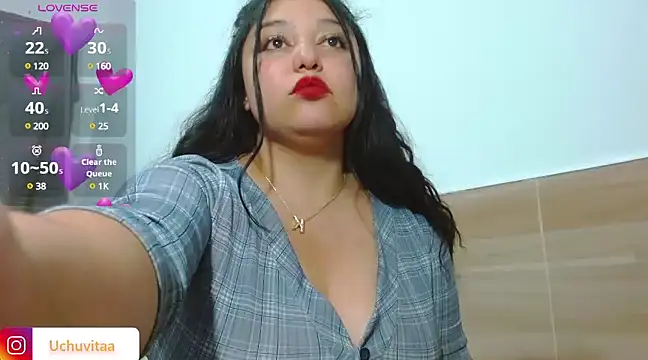 Snapshot of Kym_Owens chatting on December 13, 1:15 am Kym Owens online show from December 13, 1:15 am