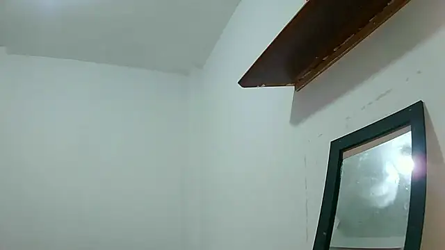 Snapshot of linzeysmith4 chatting on December 7, 9:44 pm linzeysmith4 online show from December 7, 9:44 pm