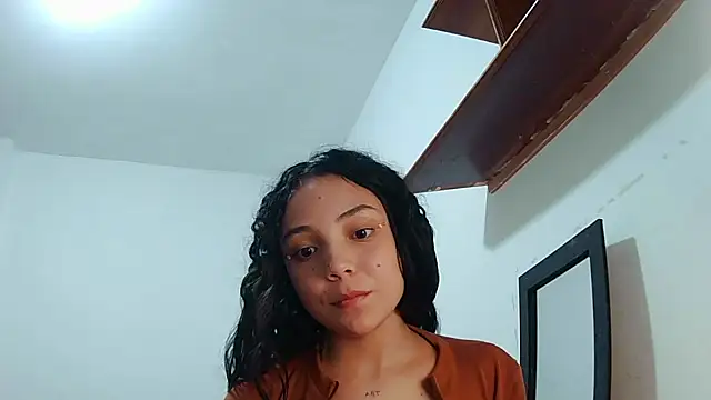 Snapshot of linzeysmith4 chatting on December 30, 9:59 am linzeysmith4 online show from December 30, 9:59 am