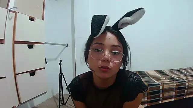 Snapshot of linzeysmith4 chatting on March 15, 6:58 am linzeysmith4 online show from March 15, 6:58 am