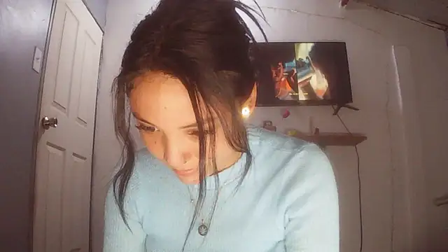 Snapshot of linzeysmith4 chatting on February 25, 4:33 am linzeysmith4 online show from February 25, 4:33 am