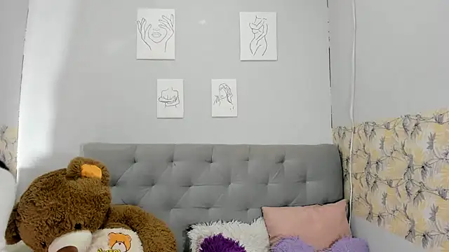 Snapshot of Emma-Wilson chatting on January 9, 4:19 am Emma-Wilson online show from January 9, 4:19 am