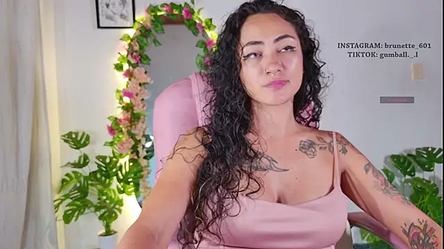 Snapshot of paula_brunette chatting on April 23, 4:35 am paula brunette online show from April 23, 4:35 am