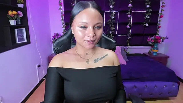 Snapshot of sweelanna__ chatting on December 10, 7:47 am sweelanna online show from December 10, 7:47 am