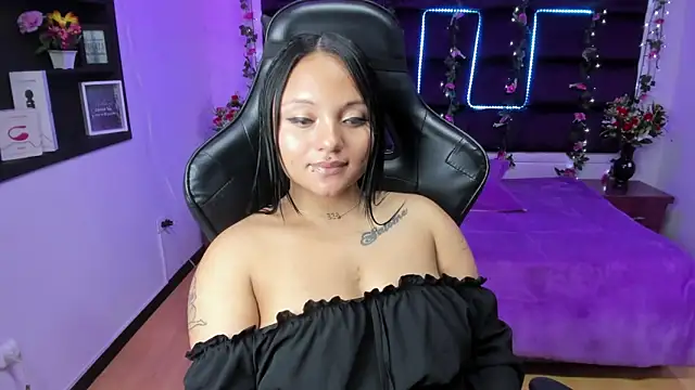 Snapshot of sweelanna__ chatting on February 7, 8:44 am sweelanna online show from February 7, 8:44 am