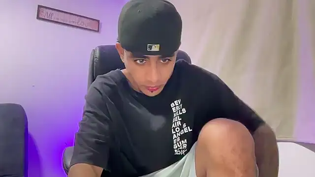 dominic brandd23 online show from March 3, 10:48 pm