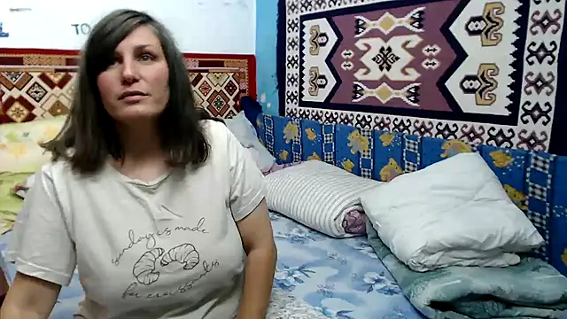 Snapshot of AdelineBlueEyes chatting on October 3, 11:07 am AdelineBlueEyes online show from October 3, 11:07 am