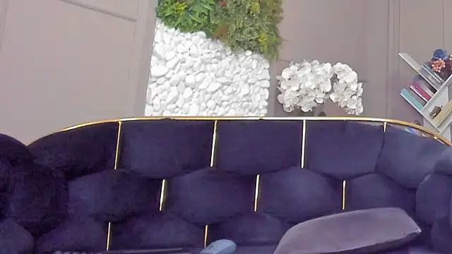 Deliciouslips online show from April 17, 3:37 pm