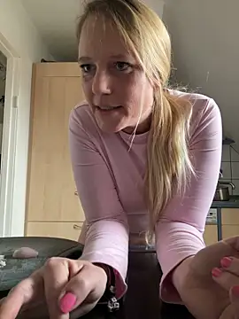 MoniqueLaFee online show from January 29, 12:13 pm