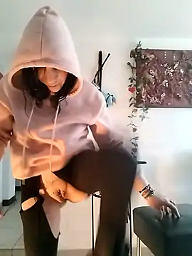 freyamoret online show from March 1, 8:45 am