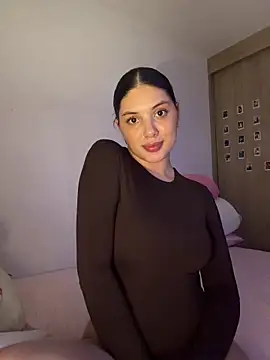 Snapshot of EmilyS__ chatting on February 19, 3:57 am EmilyS online show from February 19, 3:57 am