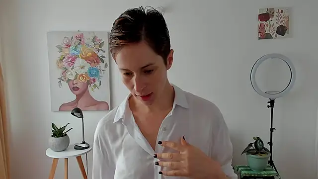 cuddlingbunny online show from February 16, 3:27 pm