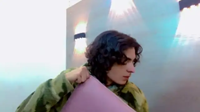 Snapshot of Sr_BonnyEthan chatting on November 10, 2:05 pm Sr BonnyEthan online show from November 10, 2:05 pm