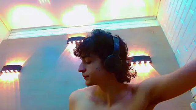 Snapshot of Sr_BonnyEthan chatting on November 25, 1:55 pm Sr BonnyEthan online show from November 25, 1:55 pm