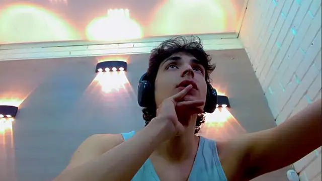 Snapshot of Sr_BonnyEthan chatting on December 3, 1:53 pm Sr BonnyEthan online show from December 3, 1:53 pm