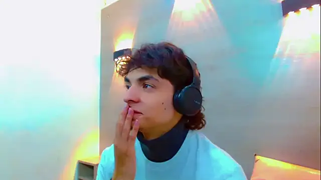 Snapshot of Sr_BonnyEthan chatting on December 4, 2:04 pm Sr BonnyEthan online show from December 4, 2:04 pm