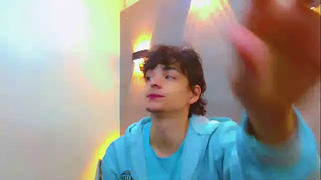 Snapshot of Sr_BonnyEthan chatting on December 15, 2:10 pm Sr BonnyEthan online show from December 15, 2:10 pm