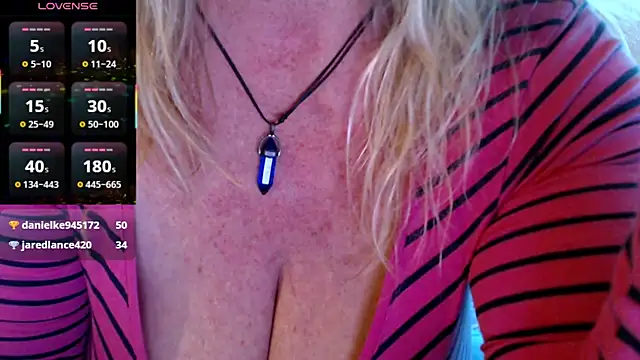 JennaDeluxe online show from January 8, 8:05 am