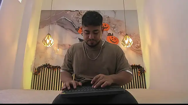 BrianMalonee online show from October 25, 12:56 pm