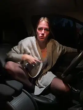 selenaluvv online show from December 26, 5:40 pm