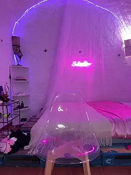 selenaluvv online show from March 5, 6:23 pm