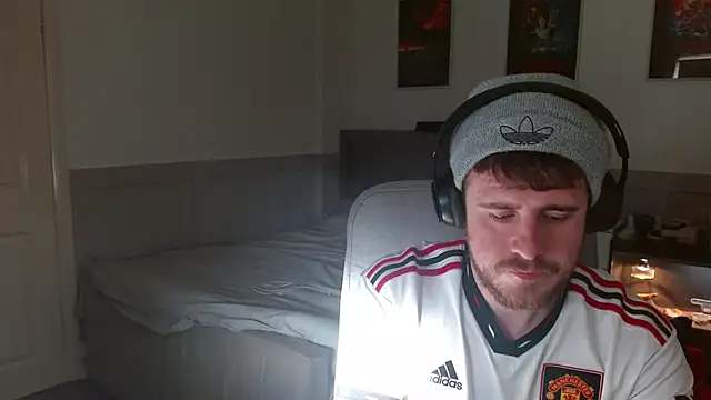 Snapshot of maxy49 chatting on November 19, 1:22 pm maxy49 online show from November 19, 1:22 pm