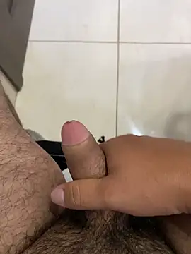 Snapshot of leocardenaz chatting on April 10, 10:58 pm leocardenaz online show from April 10, 10:58 pm