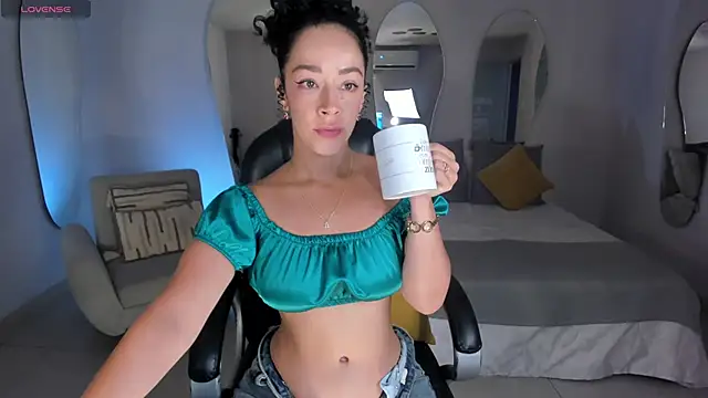 AlessaRomero online show from October 16, 7:15 pm