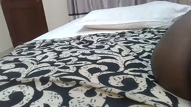 Snapshot of Fine_assie chatting on June 27, 1:54 am Fine assie online show from June 27, 1:54 am