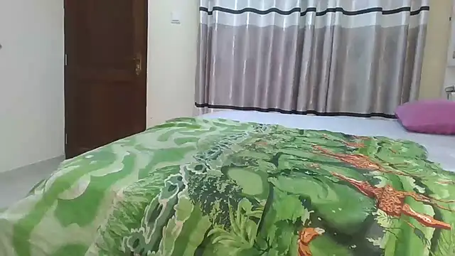 Snapshot of Fine_assie chatting on July 21, 6:21 pm Fine assie online show from July 21, 6:21 pm