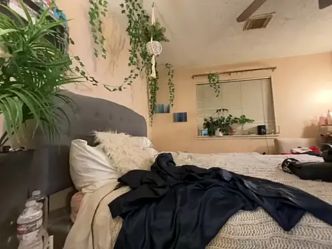 Snapshot of magicalc00ch chatting on December 23, 1:36 am magicalc00ch online show from December 23, 1:36 am