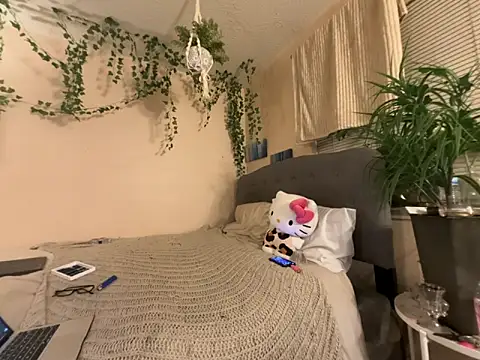 Snapshot of magicalc00ch chatting on February 3, 2:21 am magicalc00ch online show from February 3, 2:21 am