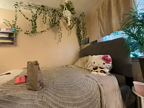 Snapshot of magicalc00ch chatting on February 9, 10:14 pm magicalc00ch online show from February 9, 10:14 pm