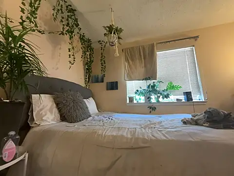 Snapshot of magicalc00ch chatting on February 13, 8:16 pm magicalc00ch online show from February 13, 8:16 pm