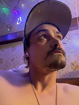 JustTylerr online show from June 2, 9:44 am
