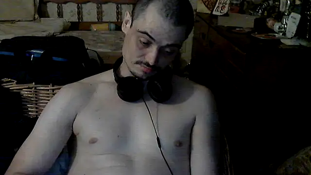 JustTylerr online show from July 3, 8:54 am