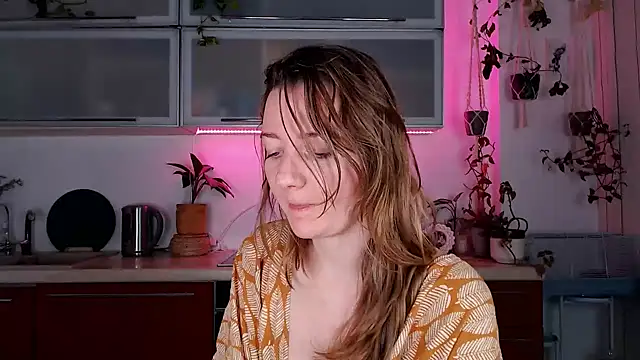 Snapshot of Elly_Helly chatting on December 7, 8:38 pm Elly Helly online show from December 7, 8:38 pm