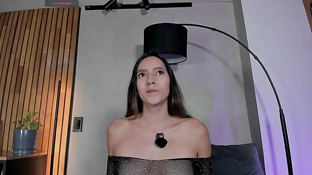 Snapshot of honeyhot69__ chatting on September 18, 11:34 am honeyhot69   online show from September 18, 11:34 am