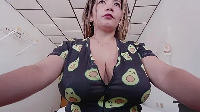 Snapshot of tara_rios chatting on January 9, 1:25 pm tara rios online show from January 9, 1:25 pm