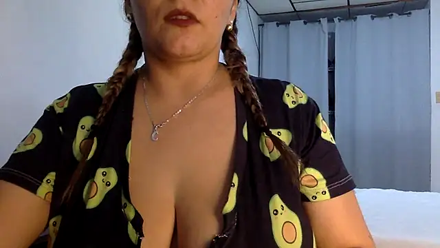 Snapshot of tara_rios chatting on January 17, 11:08 pm tara rios online show from January 17, 11:08 pm