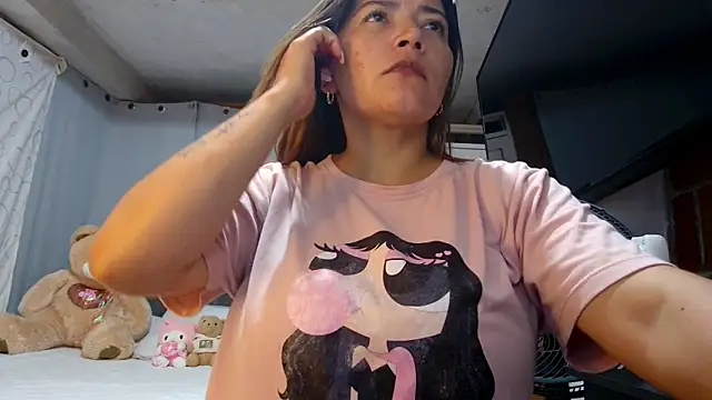 Snapshot of tara_rios chatting on May 20, 12:28 am tara rios online show from May 20, 12:28 am