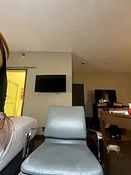 tatted-bitty online show from January 6, 2:15 am