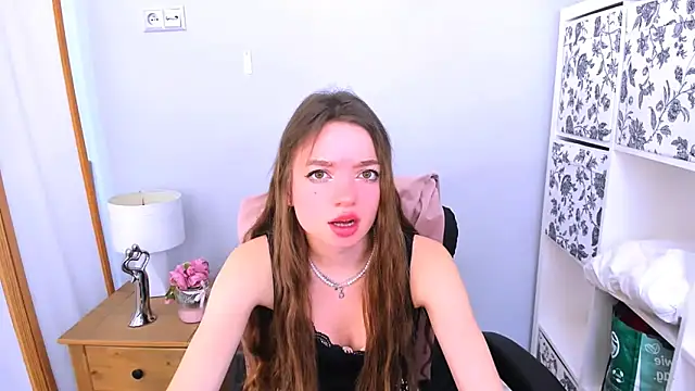 GraceLips online show from March 19, 9:38 am