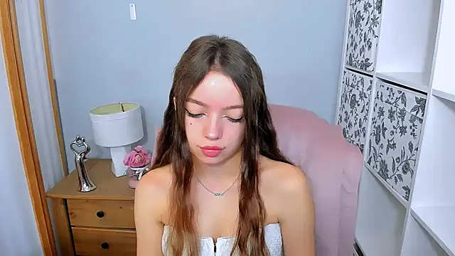 GraceLips online show from September 17, 5:31 am