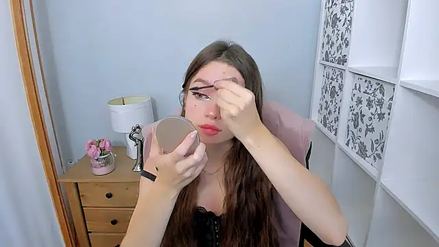 GraceLips online show from October 5, 5:39 am